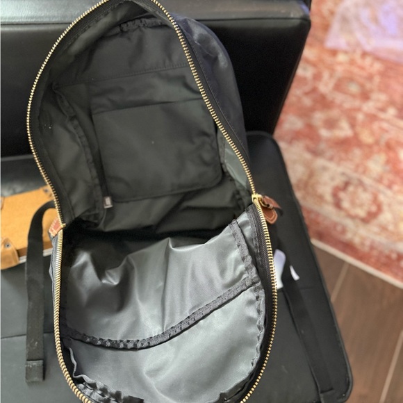 Frye black with leather accent
L17
Will fit my 13 in dell and larger - Picture 10 of 10